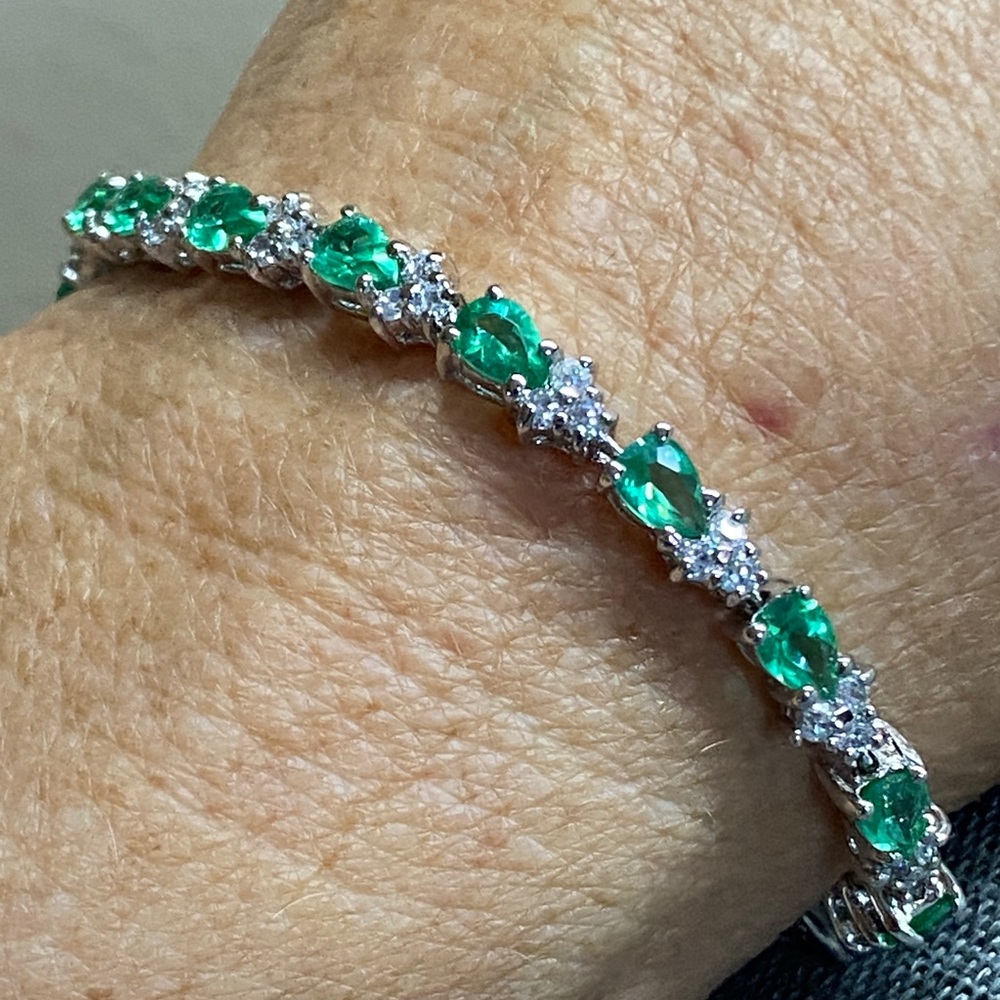 Estate Green and White Stone Tennis Bracelet - Picture 2 of 9